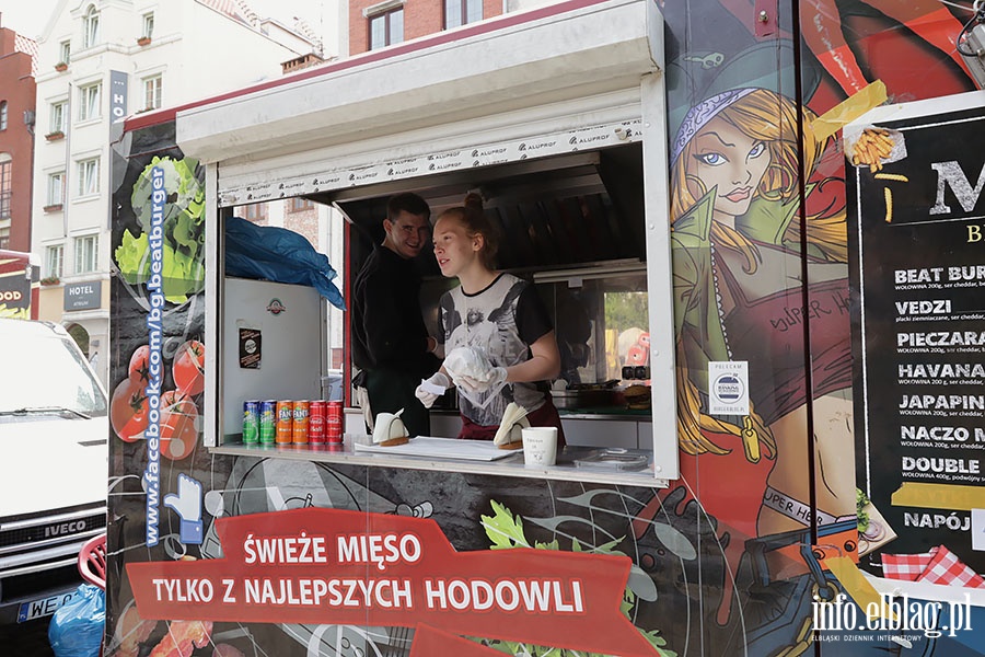 Food Tracki przed katedrą, fot. 12
