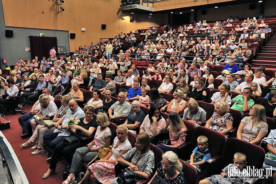 Scen elblskiego Teatru opanowali amatorzy. Jak sobie poradzili?, fot. 1