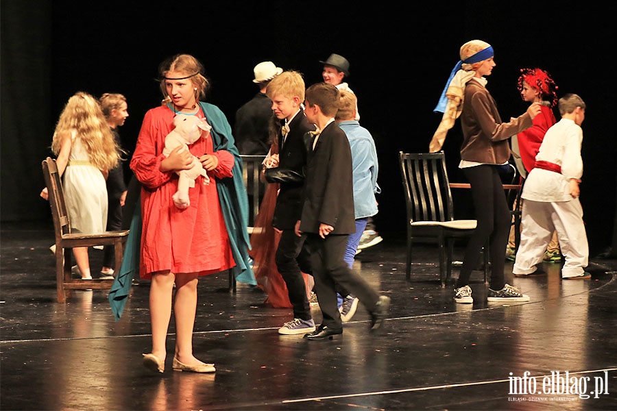 Scenę elbląskiego Teatru opanowali amatorzy. Jak sobie poradzili?, fot. 6
