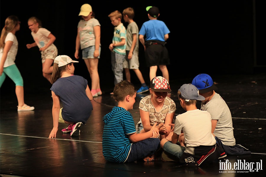 Scen elblskiego Teatru opanowali amatorzy. Jak sobie poradzili?, fot. 41