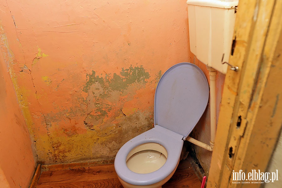 Brak WC w lokalu mieszkalnym jest wstydem dla władz miasta., fot. 5