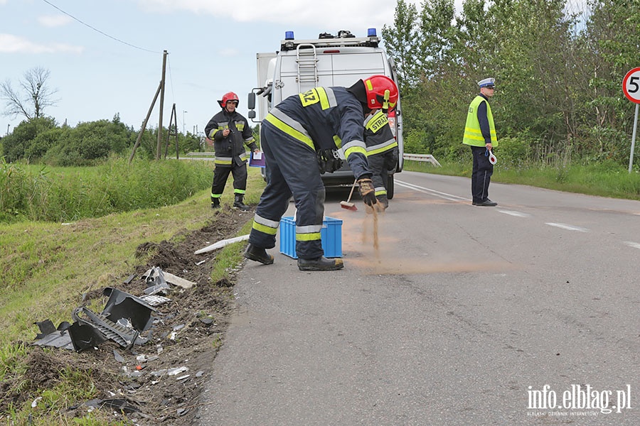 Grozne zderzenie ciarwki z bmw na Mazurskiej, fot. 17