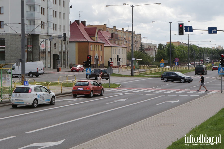 Na tym skrzyżowaniu jazda żółtym i czerwonym świetle to norma., fot. 17