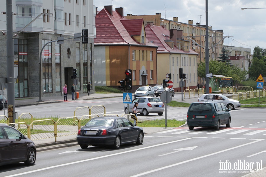 Na tym skrzyżowaniu jazda żółtym i czerwonym świetle to norma., fot. 22