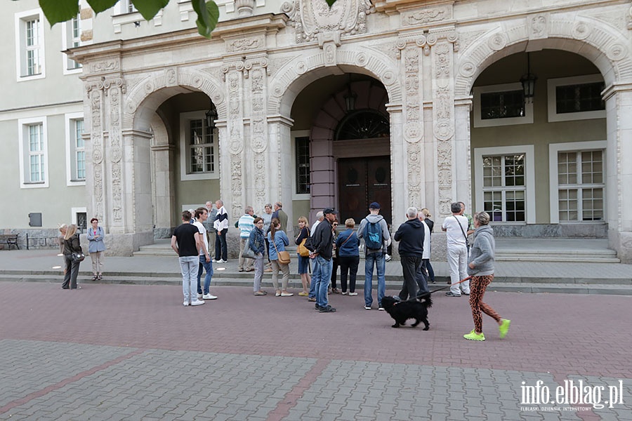 Znicze przed elblskim sdem., fot. 1
