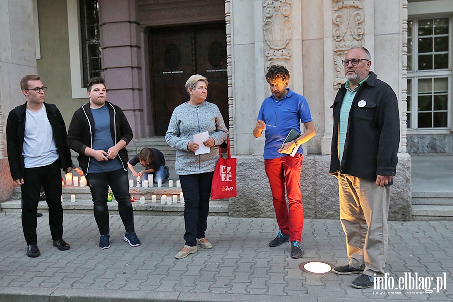Znicze przed elblskim sdem., fot. 10