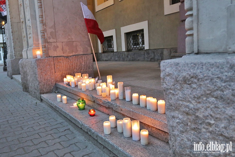 Znicze przed elblskim sdem., fot. 22
