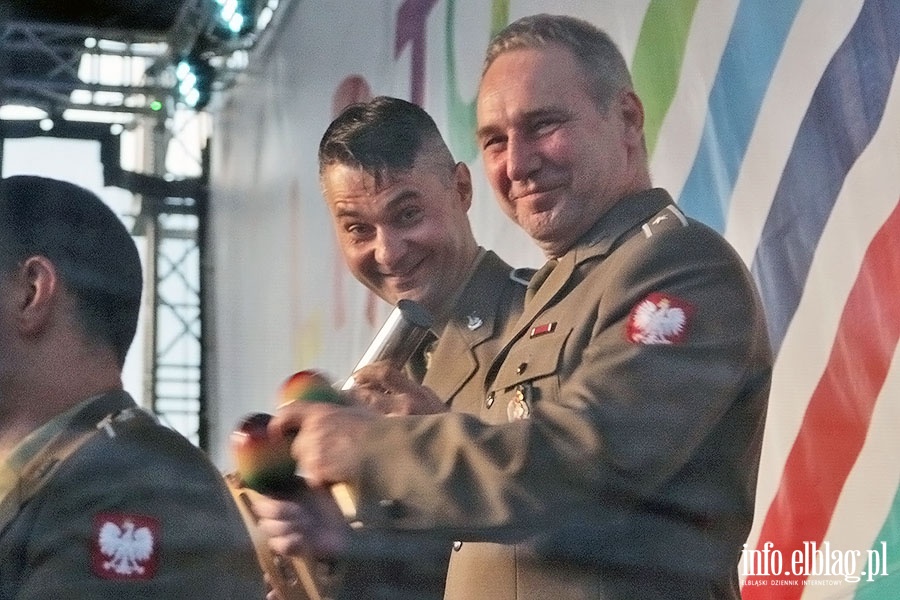 Elbląska Orkiestra Wojskowa wystąpiła na Starówce, fot. 16