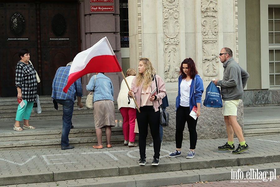 Elblanie poraz kolejny protestowali w obronie sdw., fot. 1