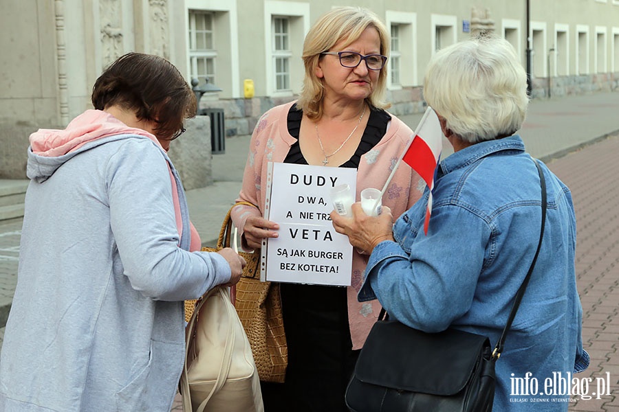 Elblanie poraz kolejny protestowali w obronie sdw., fot. 2