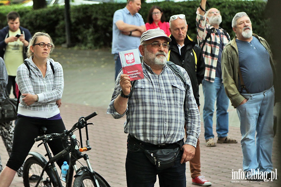 Elblanie poraz kolejny protestowali w obronie sdw., fot. 24