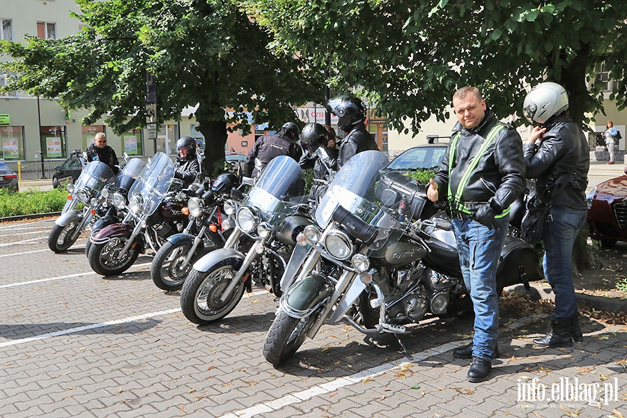 Motocykliści z Zielonej Góry przed elbląskim sądem, fot. 1