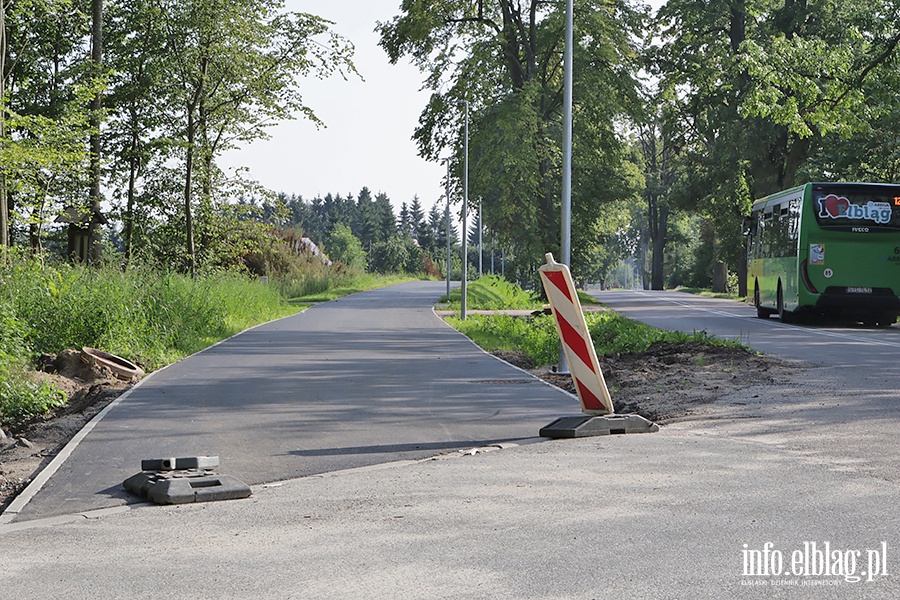 Budowa nowej ścieżki rowerowej wzdłuż Fromborskiej., fot. 1