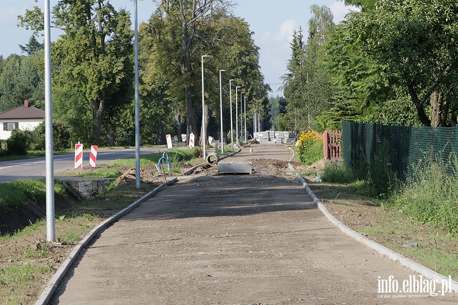Budowa nowej ścieżki rowerowej wzdłuż Fromborskiej., fot. 20