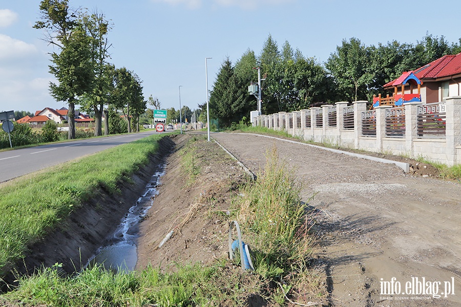 Budowa nowej ścieżki rowerowej wzdłuż Fromborskiej., fot. 24