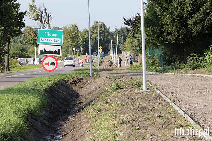 Budowa nowej ścieżki rowerowej wzdłuż Fromborskiej., fot. 25