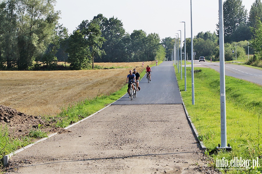 Budowa nowej ścieżki rowerowej wzdłuż Fromborskiej., fot. 26