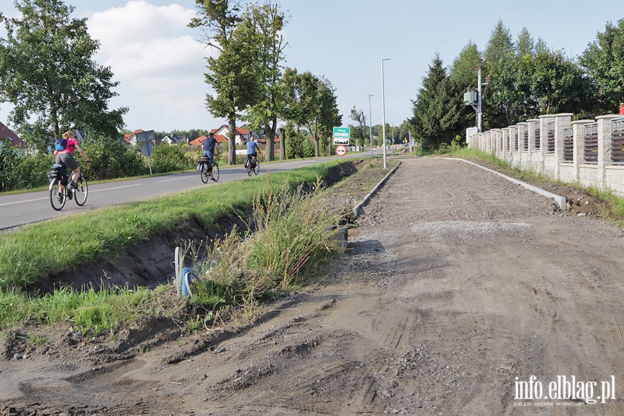 Budowa nowej cieki rowerowej wzdu Fromborskiej., fot. 27