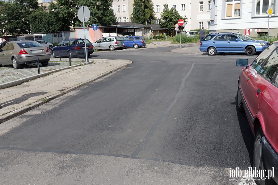 Czy na ulicy Powstacw Warszawskich asfalt zastpi kostk brukow?, fot. 2