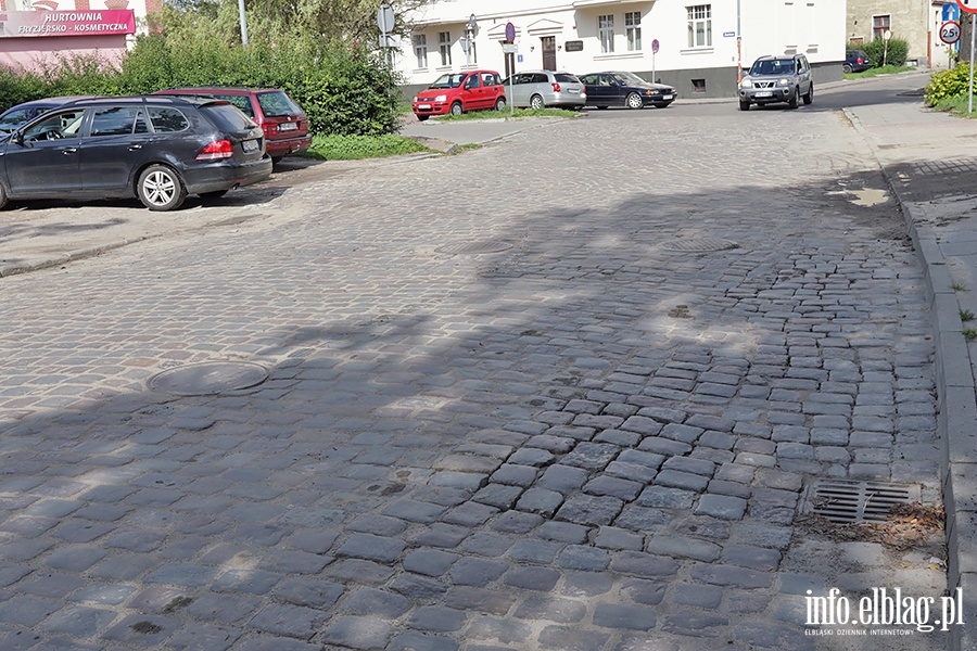 Czy na ulicy Powstacw Warszawskich asfalt zastpi kostk brukow?, fot. 22