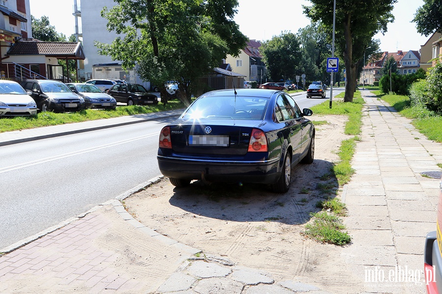 Straż Miejska nieprawidłowo parkujące samochody, fot. 2