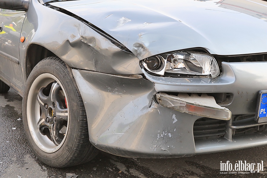 Zderzenie mazdy z bmw na Malborskiej., fot. 5