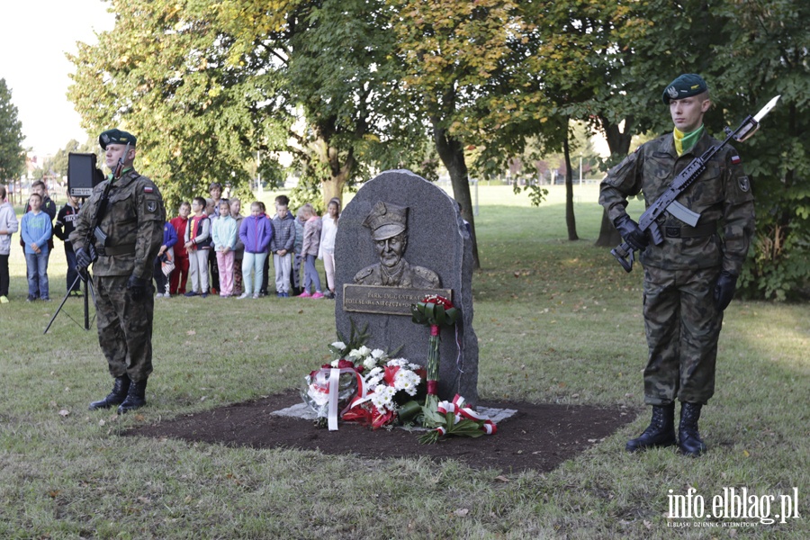 ODSONICIE POMNIKA GENERAA NIECZUJA OSTROWSKIEGO., fot. 12