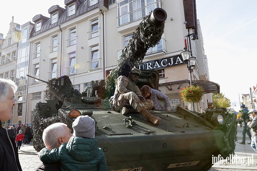 Wozy bojowe NATO zaparkoway na Starwce, fot. 10