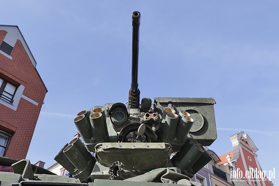 Wozy bojowe NATO zaparkowały na Starówce, fot. 21