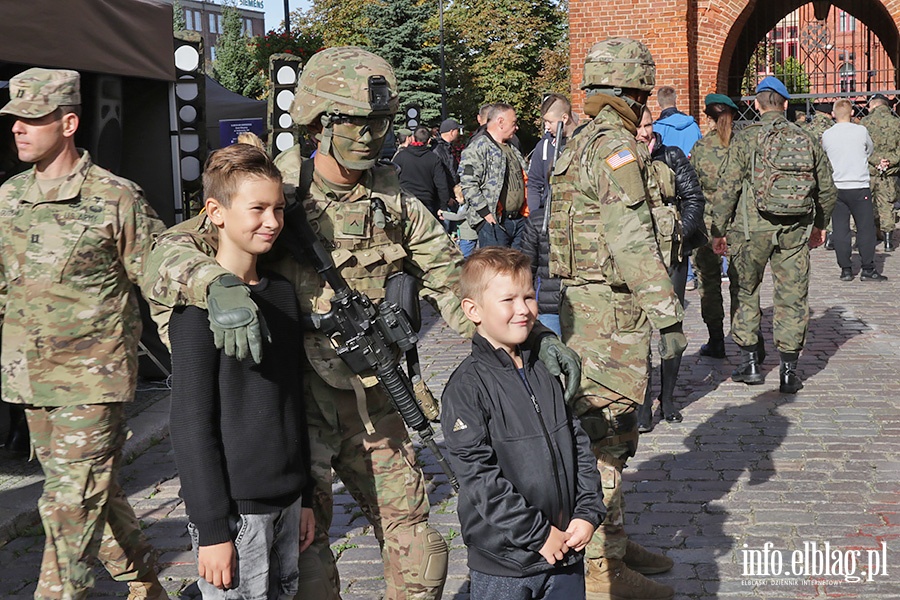 Wozy bojowe NATO zaparkoway na Starwce, fot. 36