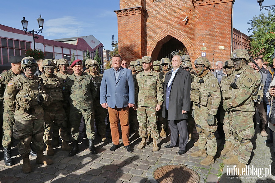 Wozy bojowe NATO zaparkoway na Starwce, fot. 46