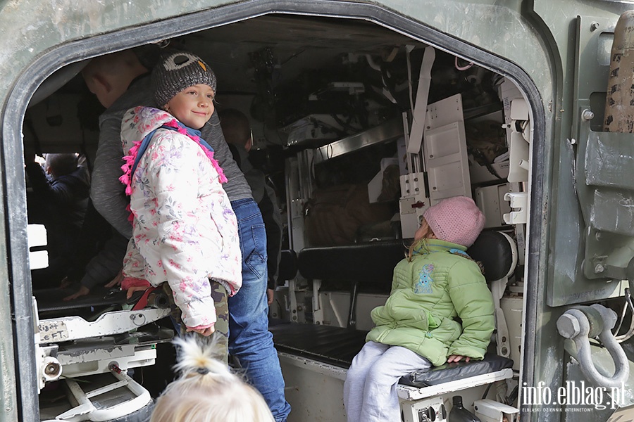 Wozy bojowe NATO zaparkoway na Starwce, fot. 58