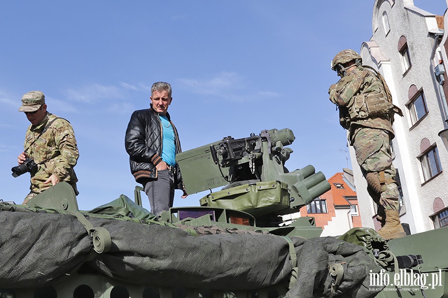 Wozy bojowe NATO zaparkoway na Starwce, fot. 66