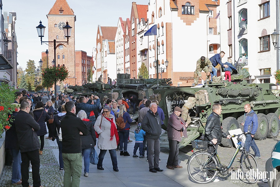 Wozy bojowe NATO zaparkoway na Starwce, fot. 72