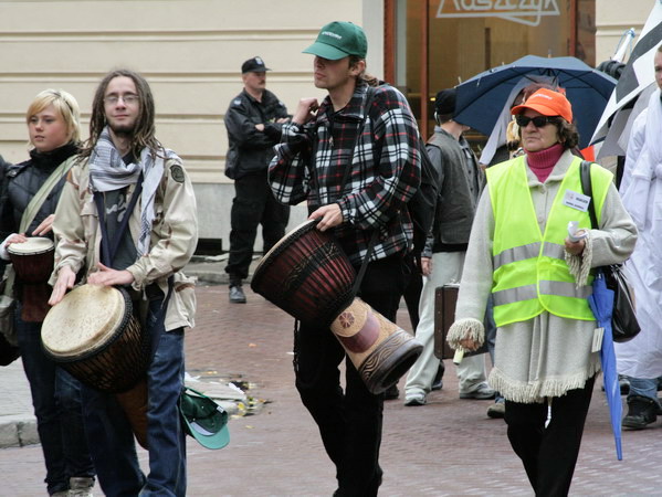 Pochód przez ulice miasta w Dniu Seniora - 2008r., fot. 23
