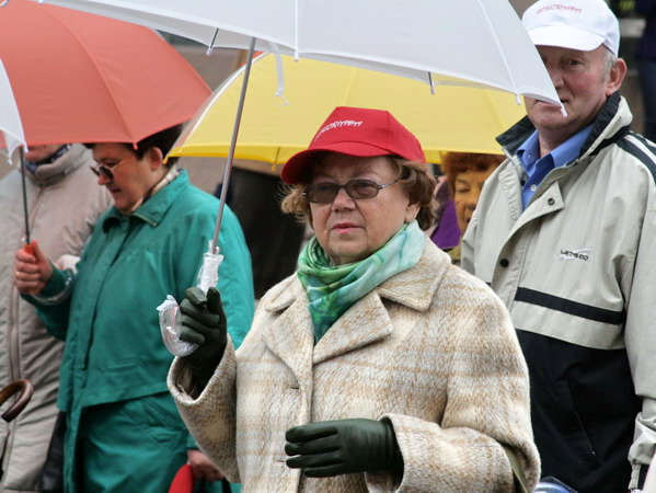 Pochód przez ulice miasta w Dniu Seniora - 2008r., fot. 36