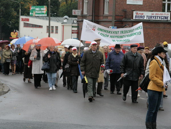 Pochód przez ulice miasta w Dniu Seniora - 2008r., fot. 44