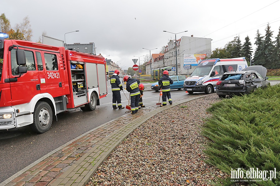 Rondo Solidarnoci zderzenie tramwaju z samochodem osobowym., fot. 10