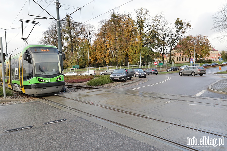 Rondo Solidarnoci zderzenie tramwaju z samochodem osobowym., fot. 15