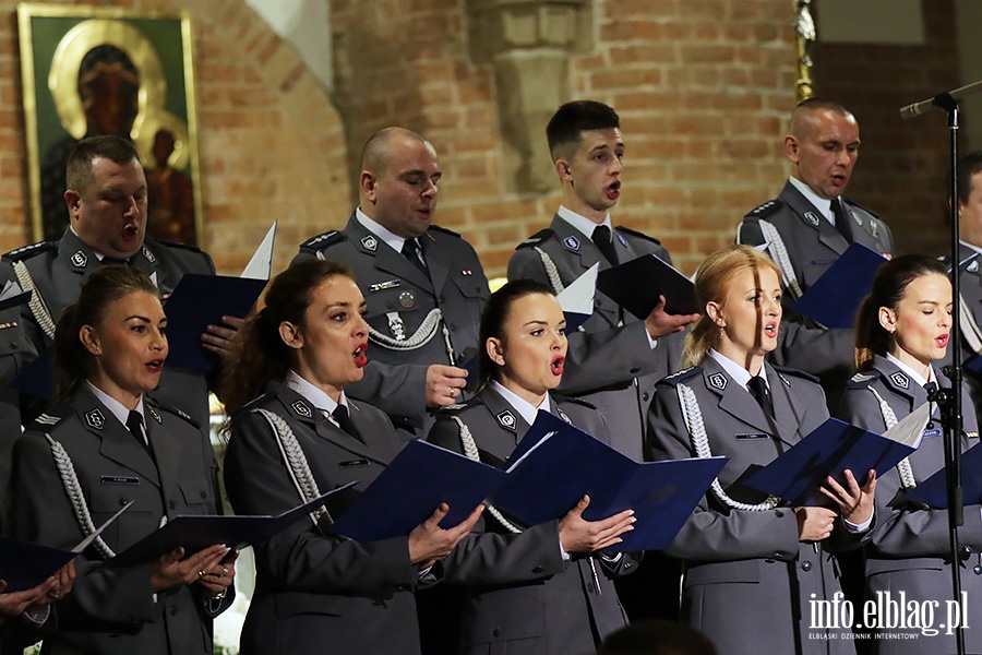 Policyjny chr wykona pieni patriotyczne w elblskiej Katedrze, fot. 15