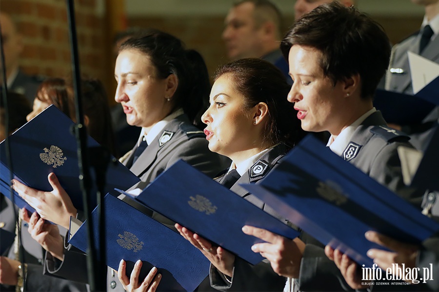 Policyjny chr wykona pieni patriotyczne w elblskiej Katedrze, fot. 25