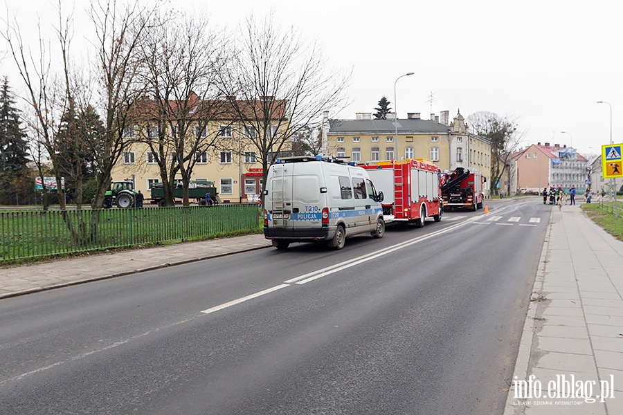 Z przyczepy wypad adunek melasy., fot. 1