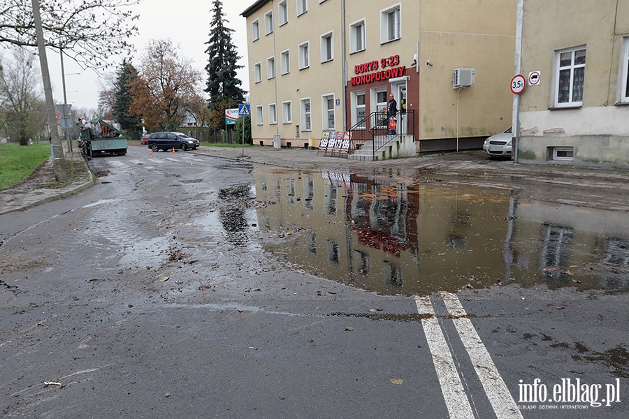 Z przyczepy wypad adunek melasy., fot. 4