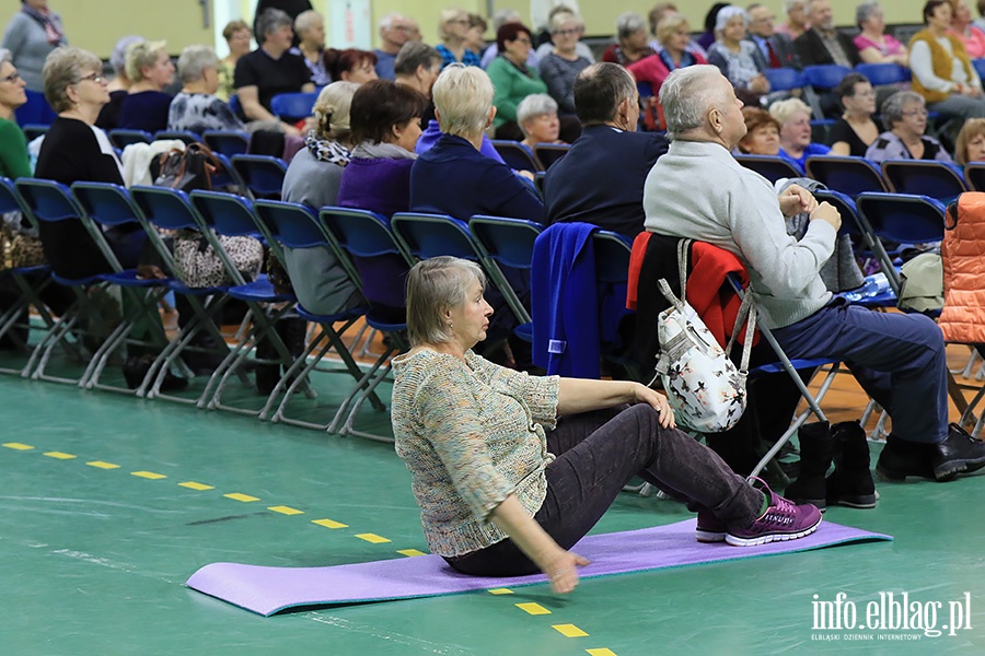 Kierunek zdrowie:seniorzy ćwiczą jogę., fot. 12