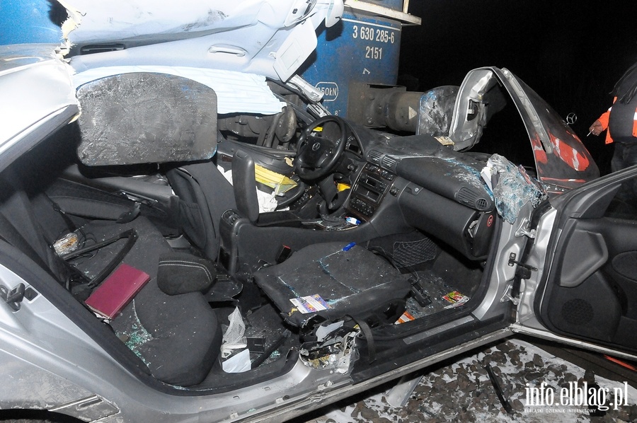 Zderzenie pocigu z samochodem w Gronowie Grnym, fot. 9