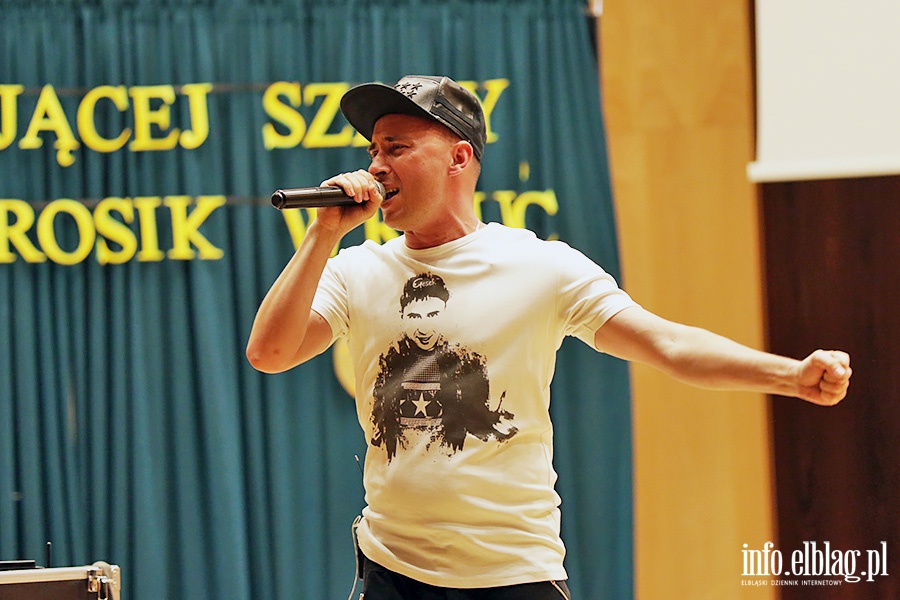 Koncert uczniów i absolwentów SP 12 "Do grającej szafy Grosik wrzuć"., fot. 80