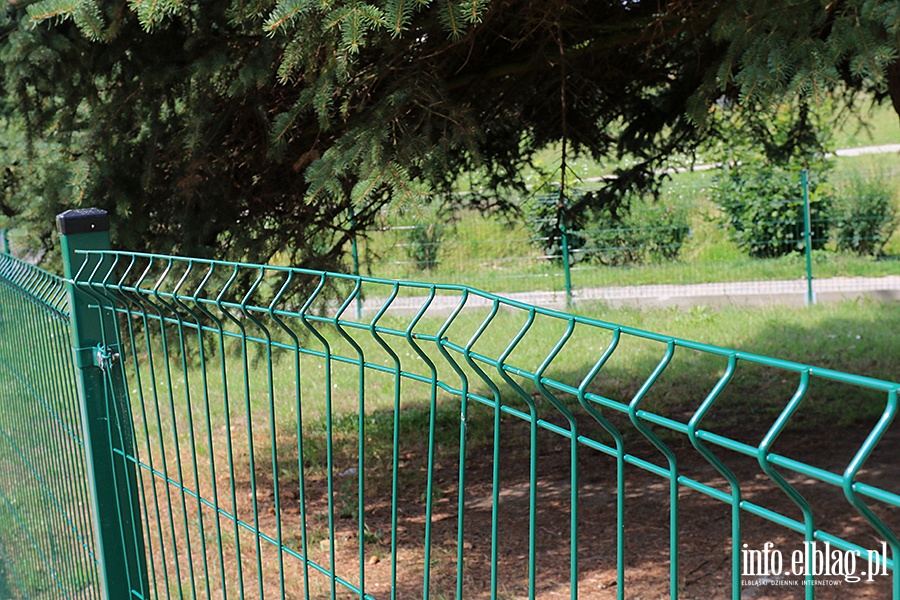 Zniszczony plac zabaw Park Dolinka, fot. 6