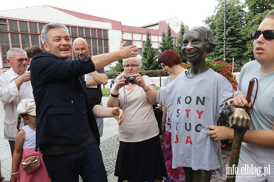 Robert Biedroń ubrał Piekarczyka, fot. 12