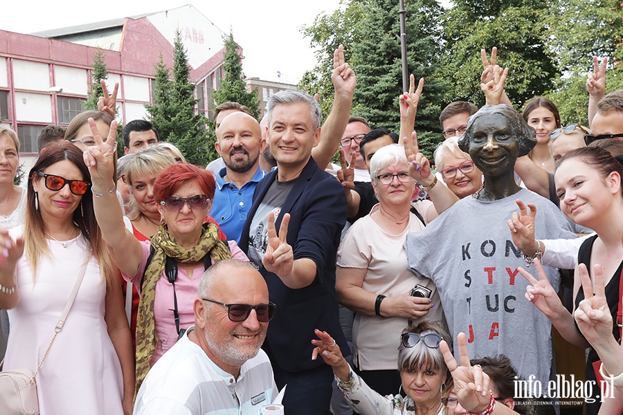Robert Biedroń ubrał Piekarczyka, fot. 16