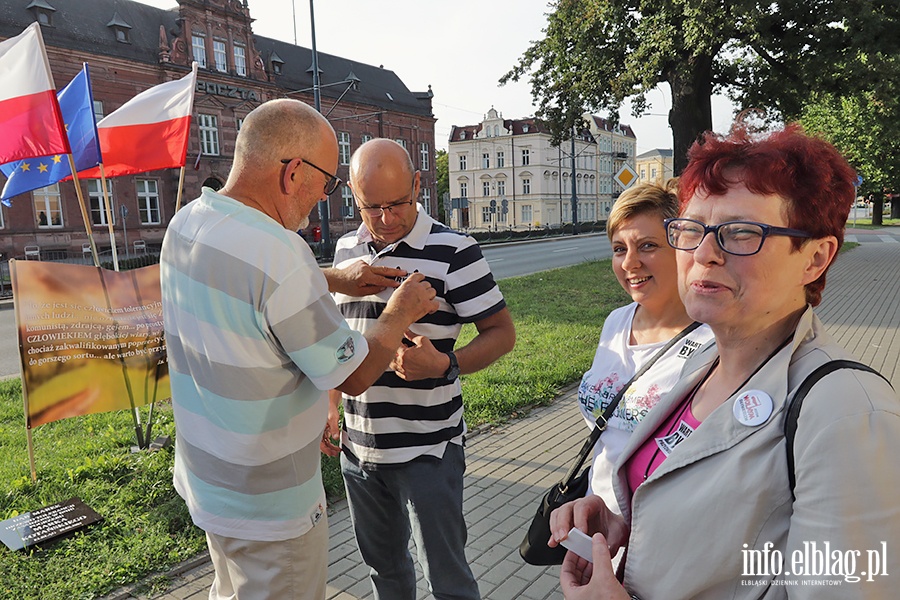 Elblanie zebrali si pod Drzewem Tolerancji, fot. 2